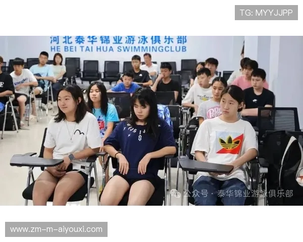 游泳队集训营纪律严明，游泳队训练照片